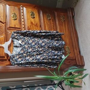 💚NWT WOMEN'S BOHO DARK FLORAL TOP